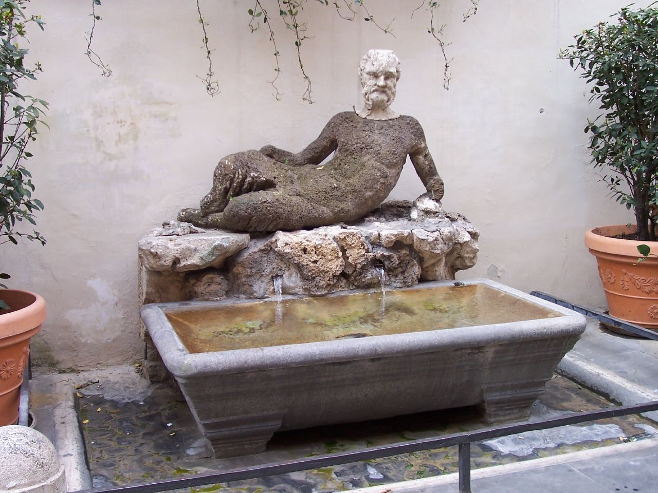 Al via il restauro della fontana del Babuino: le statue parlanti della Capitale