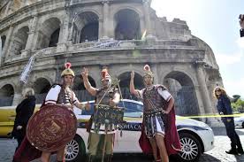 Giubileo, stop ai centurioni al Colosseo: sequestrati i risciò