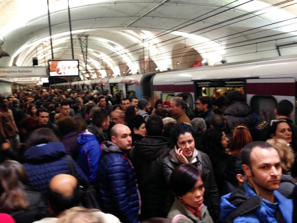 Metro B, pochi treni sui binari: ritardi sulle corse. Roma tpl, quarto giorno di protesta per il rit...
