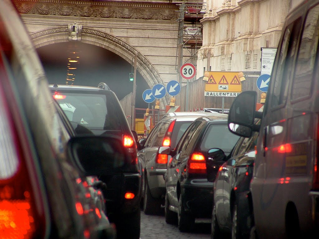 Smog, lunedì ancora uno stop per i veicoli più inquinanti. Verdi: 