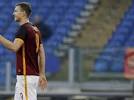 Roma, 2-0 al Genoa ma che fatica: la squadra abbraccia Garcia, scoppia il caso Dzeko