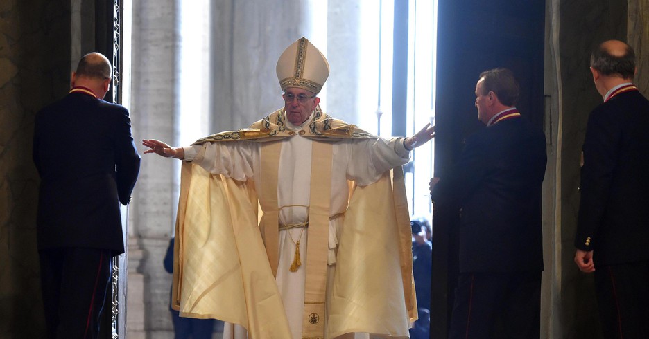 Giubileo - Papa Francesco ha aperto la Porta Santa: “Abbandoniamo la paura, viviamo la gioia