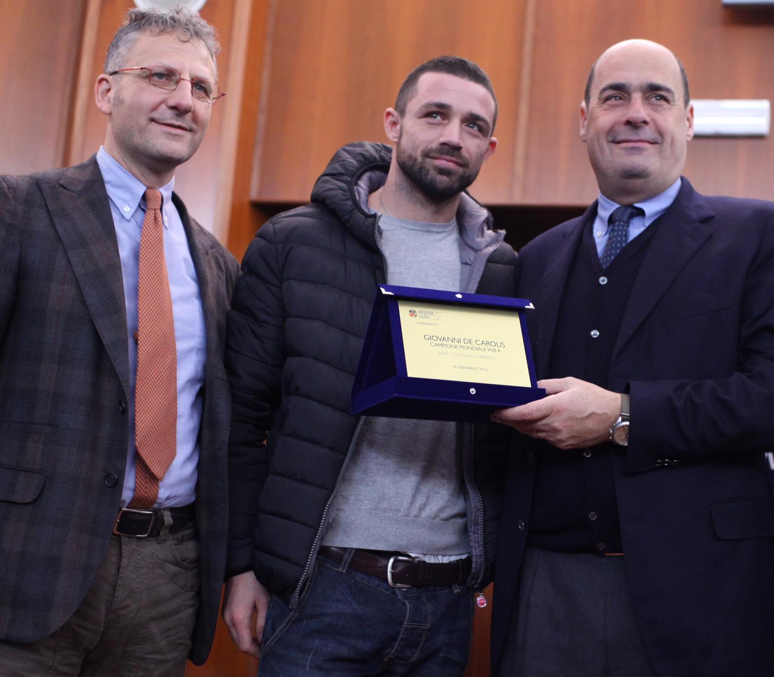 Pugilato, la Regione Lazio premia il neocampione del mondo De Carolis