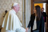 Virginia Raggi dal Papa: in dono la voce degli ultimi