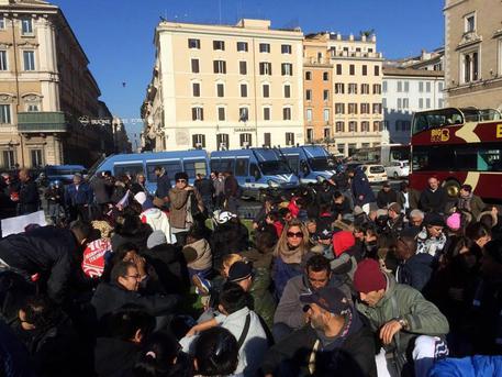 Protesta dei movimenti a Piazza Venezia: 