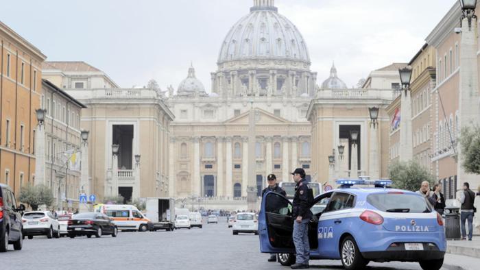 Allerta terrorismo a Roma, scatta il piano anti tir nelle piazze: mezzi pesanti vietati in centro e ...