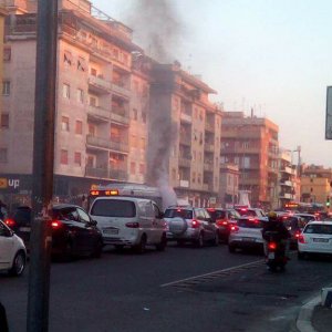 CORNELIA - Ancora un bus a fuoco: fiamme sul 46