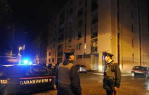 Un momento dell'operazione antidroga svolta dai  Carabinieri la notte scorsa 09 novembre 2010  nel quartiere di San Basilio a Roma  dove e' stato scoperto un ingente traffico di stupefacenti.  ANSA/CLAUDIO PERI