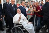 Papa Francesco è tornato in Vaticano, dimesso dal Gemelli