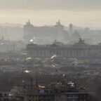 Allarme smog a Roma: i fragili stiano a casa